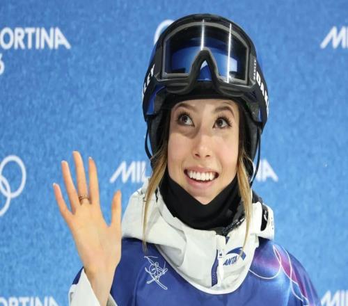 谷愛凌U型場(chǎng)地技巧奪金！中國(guó)隊(duì)包攬金銀，創(chuàng)冬奧境外參賽最佳戰(zhàn)績(jī)！