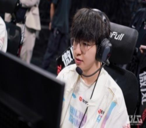 吧友们如何评价有网友称“Elk就是Uzi的接班人”这一说法