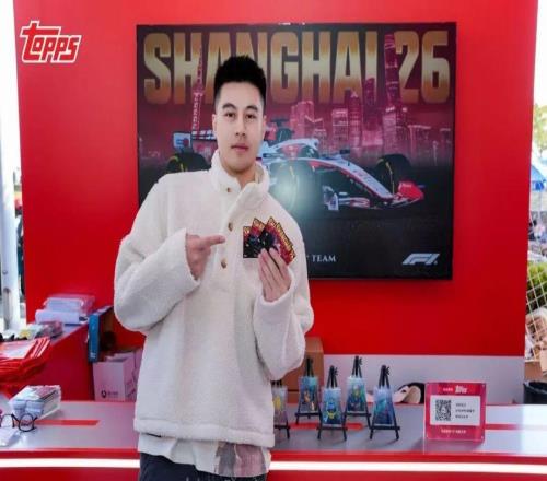 在F1上海賽道的旁邊，他們?yōu)橐话ㄆ牌鹆碎L(zhǎng)隊(duì)