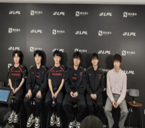 JDG賽后群訪Scout：團戰(zhàn)方面很可惜第三局被Q閃沒閃好