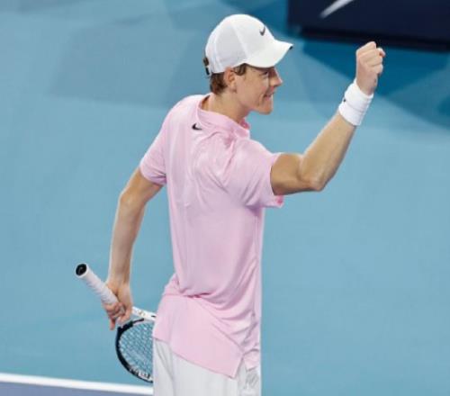 辛納戰(zhàn)勝萊赫卡奪冠封神創(chuàng)四大紀(jì)錄，男單世界第一競爭重燃戰(zhàn)火