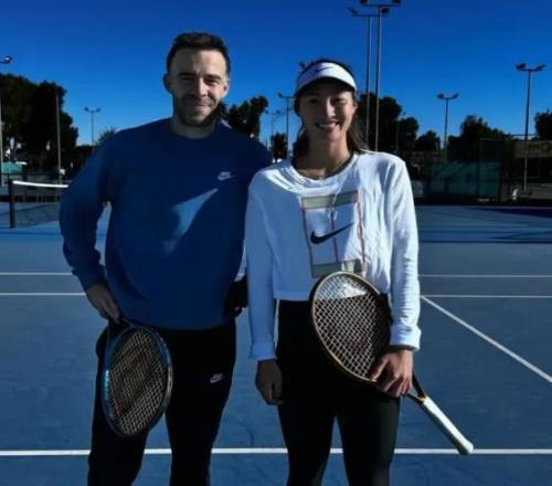 周意孫發(fā)京4萬離境費(fèi)有了解決方案，鄭欽文首次回應(yīng)取關(guān)佩雷里巴