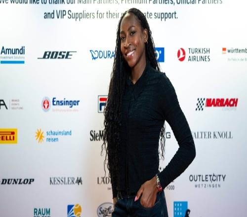 高芙：我們毫無(wú)隱私！他們放大鏡頭讀我的短信！我不想贏(yíng)這站比賽