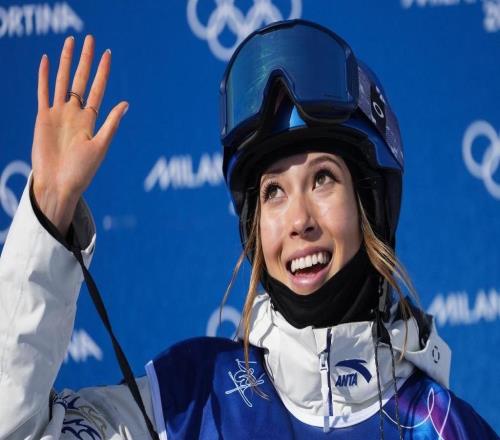 完美收官！谷愛凌衛(wèi)冕自由式滑雪U型場(chǎng)地金牌，李方慧奪銀