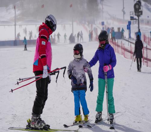 外媒：中國(guó)冰雪經(jīng)濟(jì)蓬勃發(fā)展帶來(lái)示范效應(yīng)