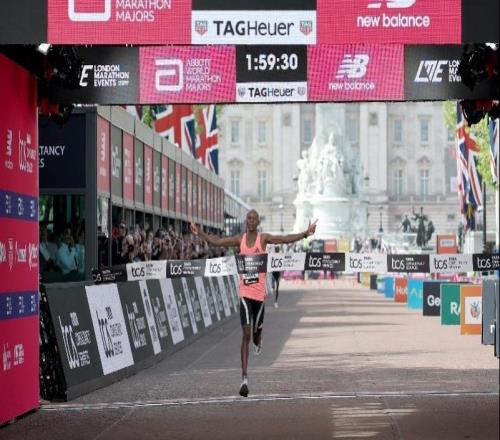 南都銳評(píng)：雙雄破壁，為人類(lèi)長(zhǎng)跑書(shū)寫(xiě)歷史性不朽榮光