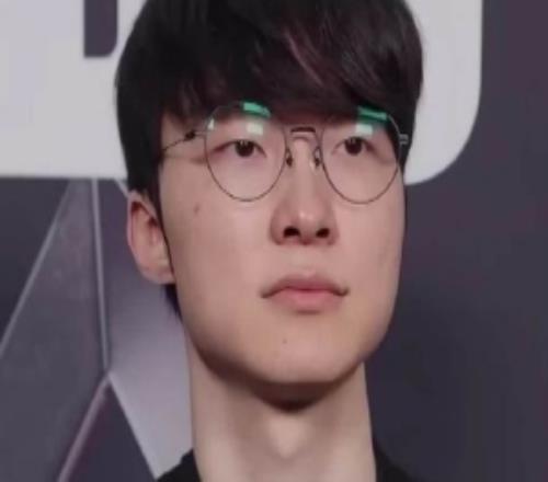 媒體人看Faker六冠結(jié)婚：亂了亂了道心亂了居然猶豫了一會