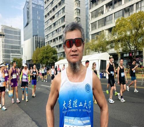 深一度從“卷”到“暖”，上海半馬這樣跑過十年