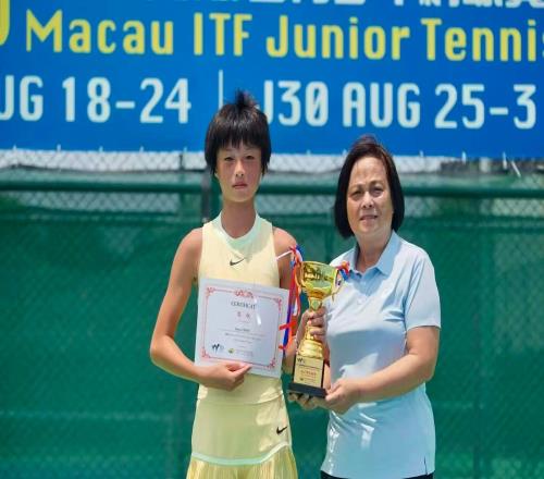 7勝0負(fù)不?。≈袊?guó)女網(wǎng)又一14歲新星崛起：鄭欽文王欣瑜后繼有人