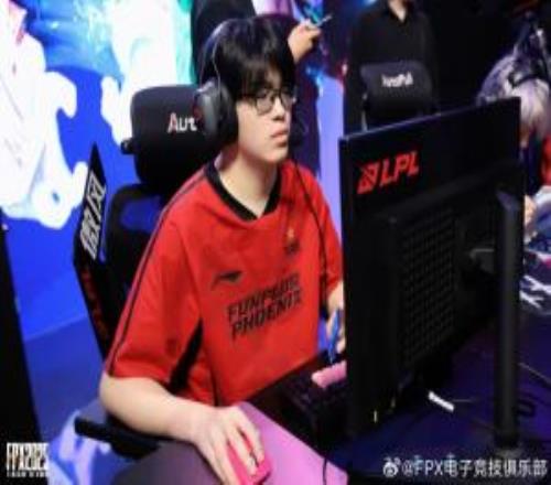 Care會玩塞拉斯本賽段兩把總戰(zhàn)績0殺8死上次落后Rookie7.2K經(jīng)濟