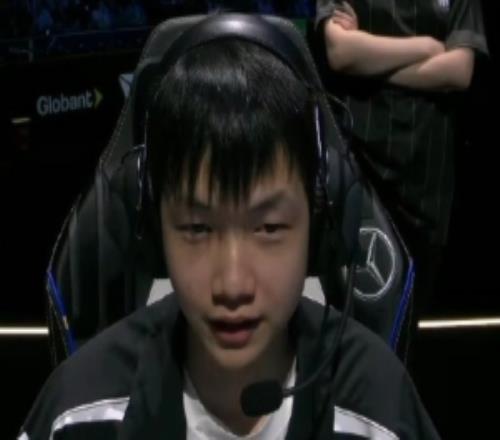 战胜G2晋级四强Creme发文:兄弟们打得好啊!下把继续加油!