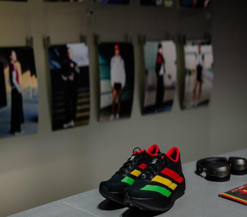 阿迪達(dá)斯在上海做了一場(chǎng)“速度實(shí)驗(yàn)”，把跑步、F1和音樂(lè)放進(jìn)同一場(chǎng)景最前線