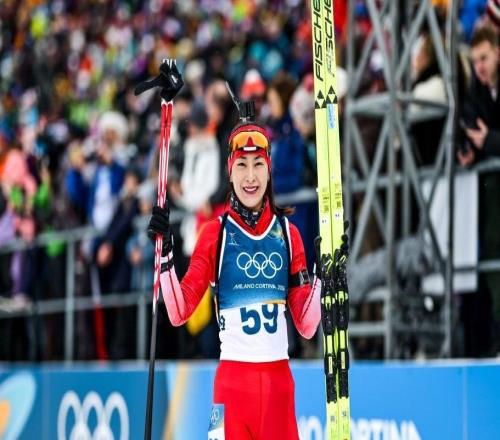 雪道上的滑痕和靶紙上的彈孔，孟繁棋實現(xiàn)突破