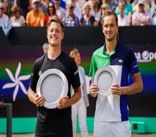 兩位2025新科巡回賽冠軍首輪落敗，重回巔峰或尚需時(shí)日