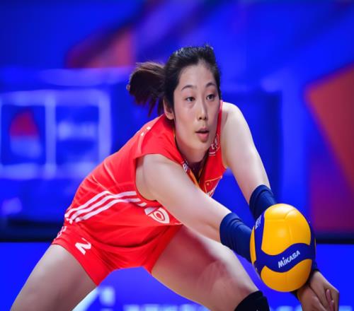明年迎回朱婷袁心玥中國女排新老結(jié)合才是王道：最美二傳或回歸