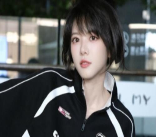 駱歆曬照：天氣涼爽了正好穿上我秋天運動的新戰(zhàn)衣美美拍幾張