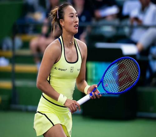 勝利雖遲但到！鄭欽文首秀過關(guān)，戰(zhàn)凱斯時間確定被稱是真正挑戰(zhàn)