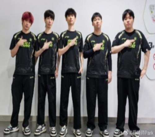 圈內(nèi)人：大概兩年前LPL選手開(kāi)始月結(jié)工資現(xiàn)在前腳放假后腳就解約