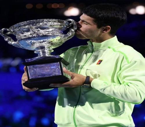 羅迪克稱阿卡奪冠也有費(fèi)雷羅的功勞，阿卡回應(yīng)稱只想回?fù)敉饨缳|(zhì)疑