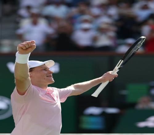 連續(xù)贏盤追平德約，辛納連冠紀錄仍需仰望兩位大師！