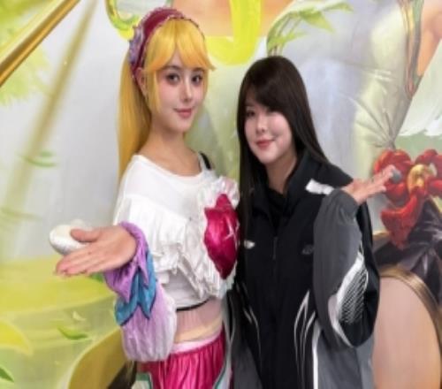 英文流解說Mayumi曬照：謝謝成都的熱情招待認(rèn)識大家太開心啦