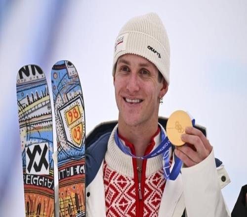 自由式滑雪：男子坡障挪威選手魯?shù)抡? />
<div   id=