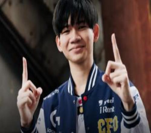 躺枪中国台湾网友看CFO被横扫:HongQ和小奶油左手差不多有操作没智商