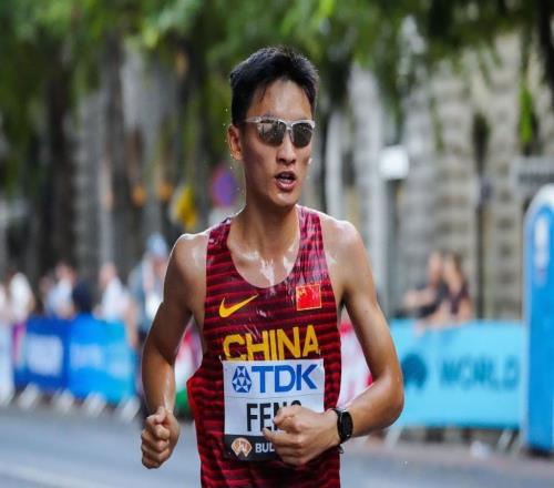 2小時(shí)05分58秒，豐配友打破全程馬拉松全國紀(jì)錄