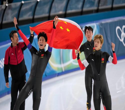 中國隊(duì)首奪速滑男子團(tuán)體追逐獎(jiǎng)牌