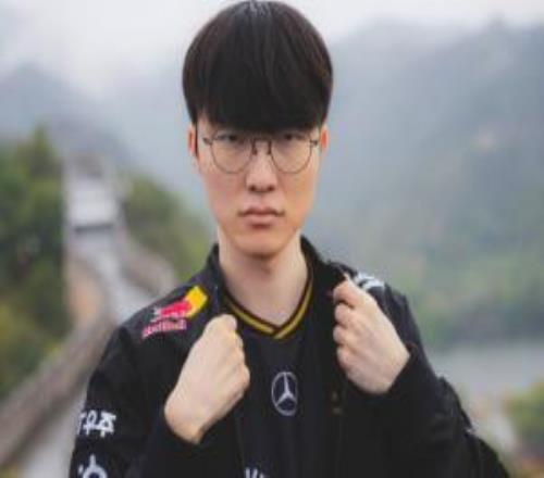 300傳奇選手Faker達成個人職業(yè)生涯在S賽的第300場比賽