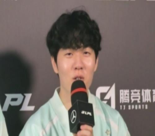 Rookie：不科学团战是我们前期没做好的表现这个问题要去解决