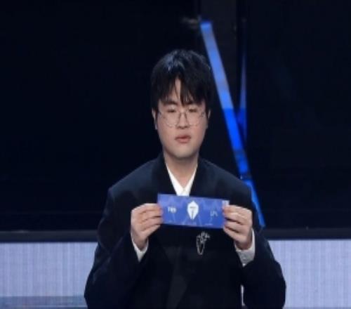 韩国队内战!韩解说看淘汰赛抽签带上痛苦面具:直接开始哀嚎