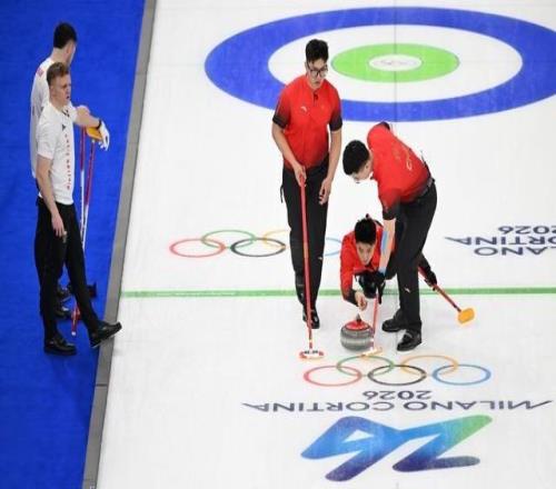 中国冰壶男队首轮不敌英国队