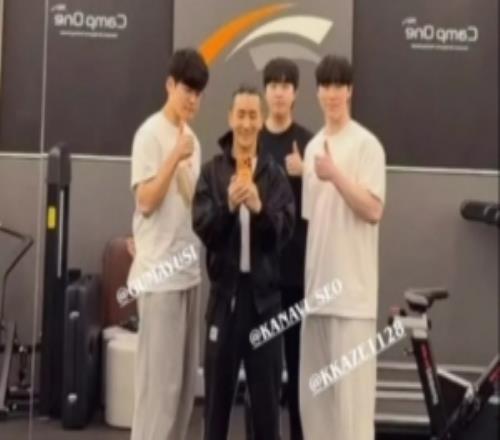 健身三人組健身教練分享與Gumayusi、Kanavi、Zeka合照