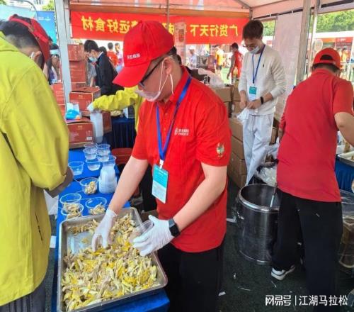 這哪是賽后美食，簡直就是清遠(yuǎn)食堂自助餐