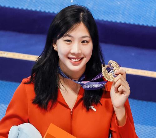 擊敗奧運冠軍奪第二金！中國游泳22歲新蛙后再閃耀：看齊羅雪娟