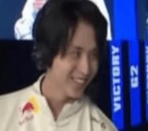 前LPL英文流解說Kitty整活：當你意識到shad0w是歐洲人時