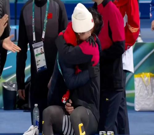 淚目！寧忠?guī)r奪冠背后，59歲女教練創(chuàng)神跡：率中國隊5屆冬奧奪9金