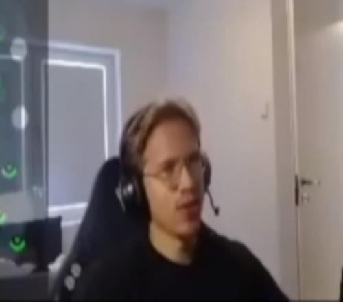 Topson直播偶遇ame友好互动：ame暴走水人带躺普森直呼Agod！