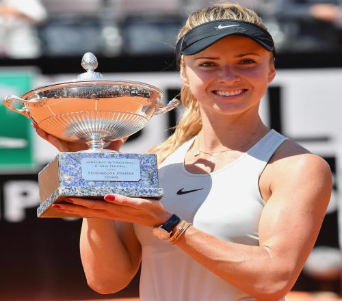 爆冷不敵對(duì)手早早出局，斯維托麗娜依舊排在另一榜單前五位