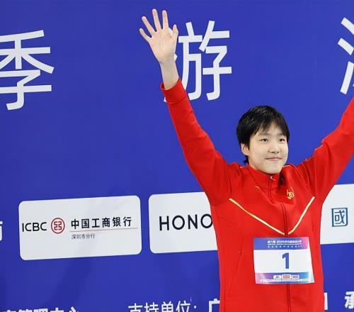 極限逆轉奪冠！中國游泳13歲天才少女奪第三金：新版葉詩文太猛