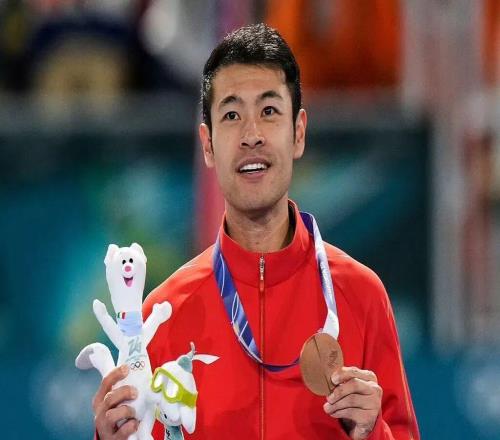 創(chuàng)歷史！寧忠?guī)r米蘭摘銅，中國(guó)男子速滑冬奧首枚獎(jiǎng)牌來了