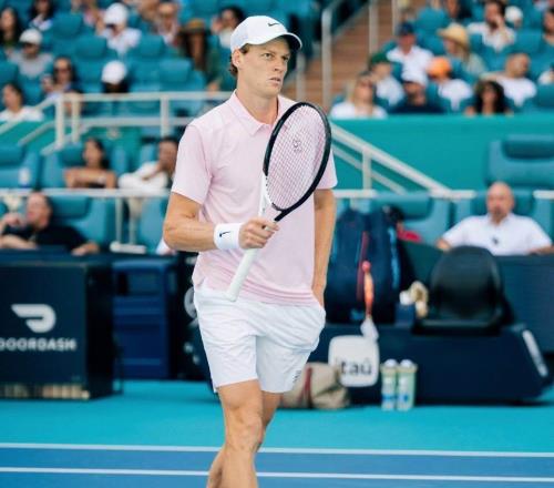 辛納坦然接受機器人標簽，談奪回世界第一目標直言會專注于過程