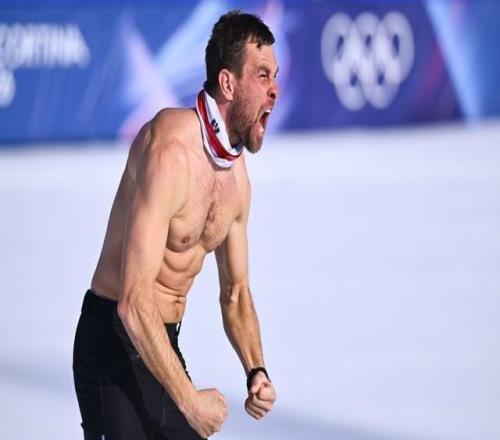 這條雪道上，冬奧英雄出“老年”