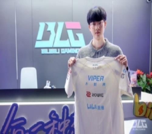 BLG晒Viper与队服合照：已经顺利抵达基地啦欢迎Viper加入BLG