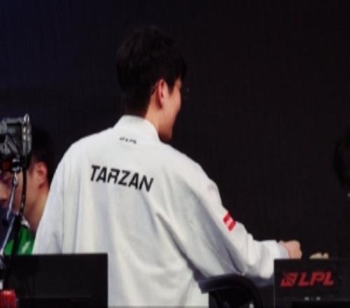 媒體人回顧Tarzanweiwei：塔贊打T1被一場論了有想法容易背全鍋