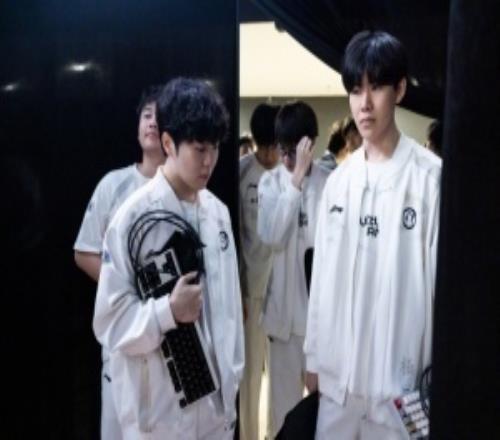 还要兄弟LOL!北川经纪人爆料:Theshy和Rookie续约了,GALA暂时没有消息