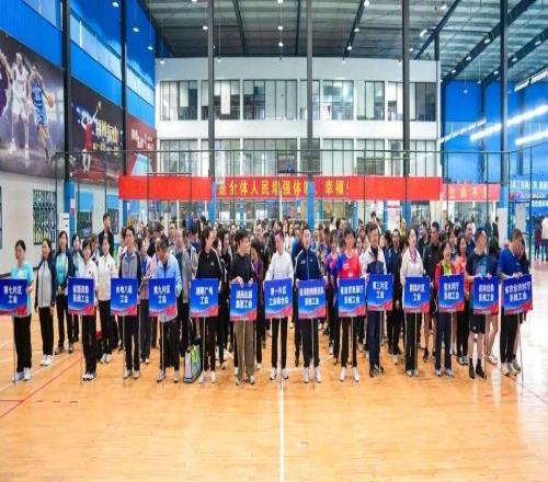 乒乓球賽，省委書記與干部職工同場(chǎng)競(jìng)技