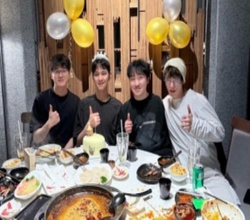 Wink选手分享庆生照片：又大一岁咯！