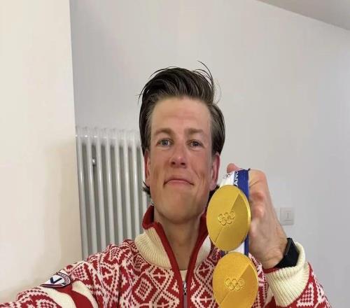 他的行李箱就像聯(lián)合國，米蘭冬奧上的5個(gè)身影